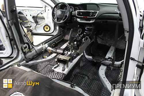 Шумоизоляция днища Хонда Аккорд