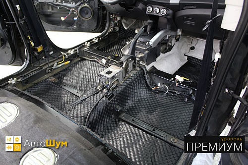 Шумоизоляция днища Митсубиси Аутлендер ХЛ.
