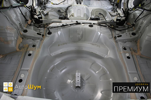 Штатная виброизоляция в багажнике Субару Форестер