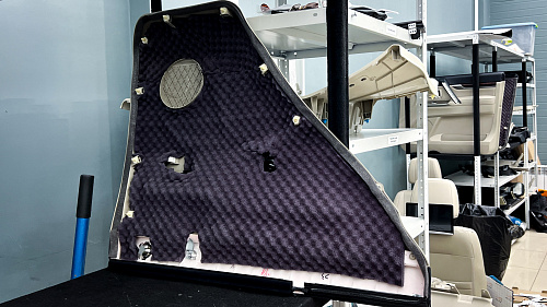 Шумоизоляция дверной обшивки Митсубиси Паджеро