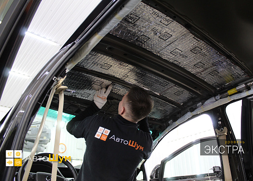 Клеим виброизоляцию на крышу Лексус РХ 350