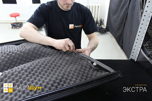 Клеим дверную обшивку Мазды 6