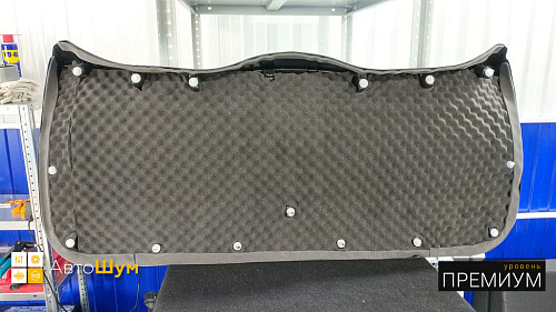 Шумоизоляция обшивки пятой двери Suzuki Vitara