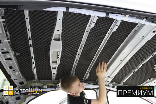 Клеим Шумофф Герметон 7 на крышу Тойоты Камри XV70