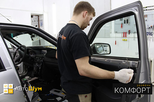 Разбираем двери  Лады Приоры