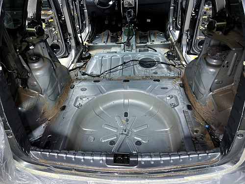 Штатная шумоизоляция багажника Ниссан Террано