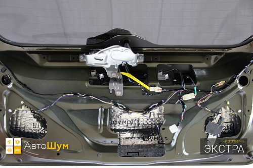 Виброизоляция пятой двери Митсубиси Аутледер.