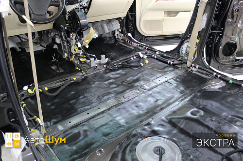 Шумоизоляция пола Лексус РХ 350