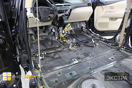 Штатная шумоизоляция пола Лексус РХ 350