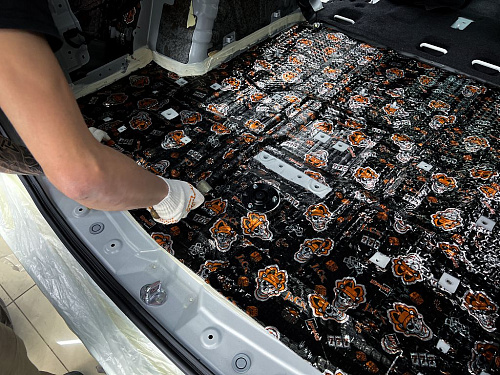 Виброизоляция багажника Мицубиси Монтеро