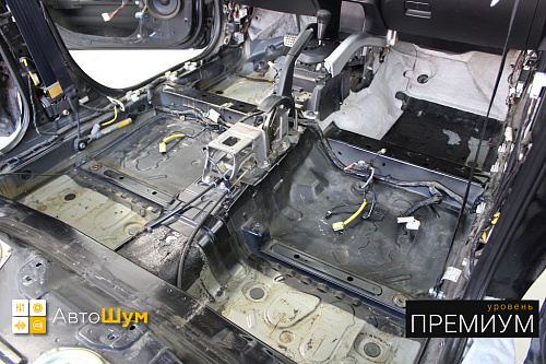 Штатная шумоизоляция днища Митсубиси Аутлендер ХЛ