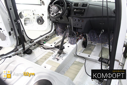 Штатная шумоизоляция пола Рено Логана