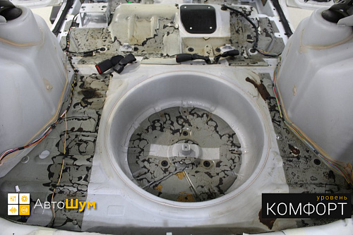 Штатная шумоизоляция багажника Лады Калины