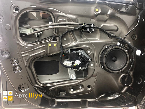 Обезжириваем дверь Хёндай Крета