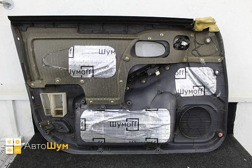 Клеим виброизоляцию на дверную обшивку Хендай Элантра