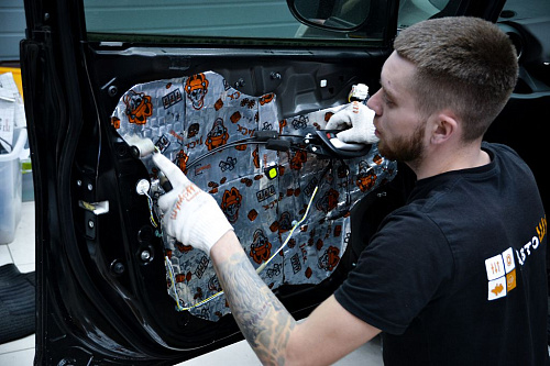 Виброизоляция технологических отверстий дверей Хонда Фит Шатл