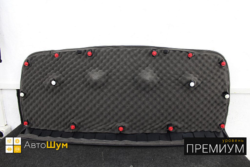 Шумоизоляция обшивки пятой двери Тойота Филдер