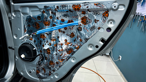 Виброизоляция двери Хёндай Крета