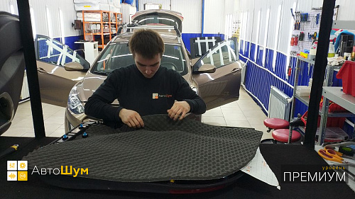 Оклеиваем шумопоглотителем обшивку двери Хендай Ай 30