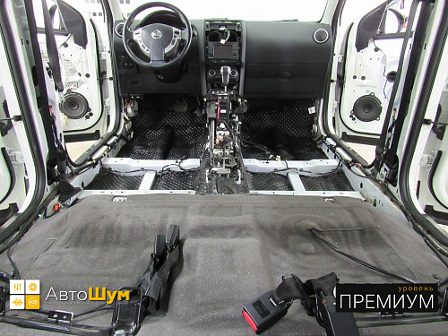 Клеим Комфорт 6 на пол Ниссан Кашкай.