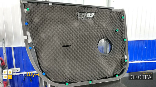 Шумоизоляция дверной обшивки Хендай Креты.