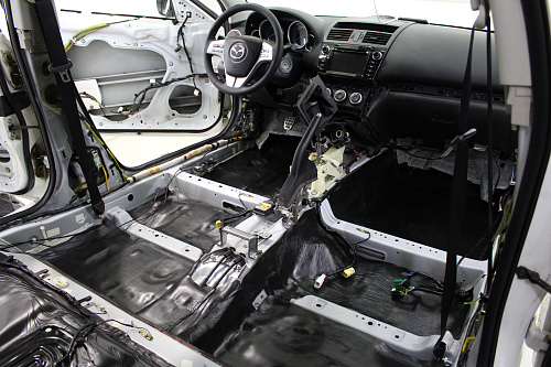 Шумоизоляция пола Мазды 6