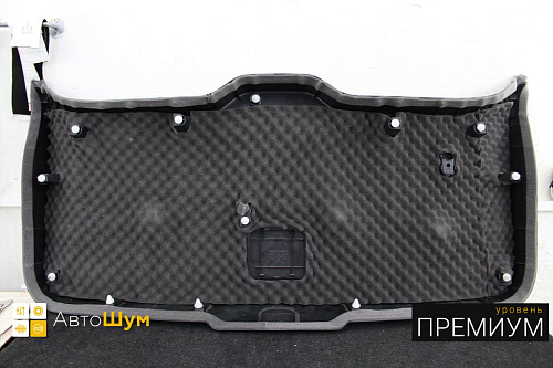 Клеим обшивку пятой двери Субару Форестер