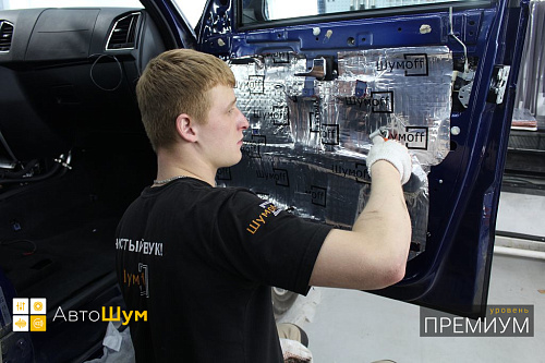 Клеим второй слой на двери УАЗ Патриот