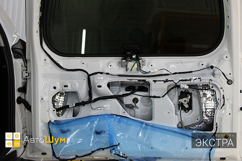 Виброизоляция пятой двери Тойоты Ленд Крузер Прадо 150