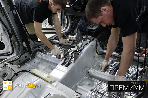 Клеим Шумофф Black Joker на пол Субару Форестер