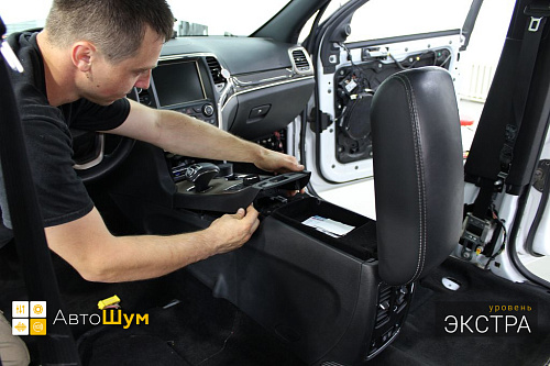 Разбираем салон Джип Гранд Чероки