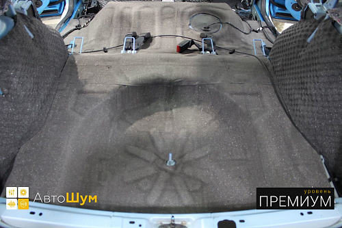 Клеим на дно багажника Герметон 7 Рено Каптюр