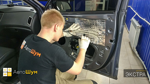 Заклеиваем технологические отверстия двери Хендай Крета