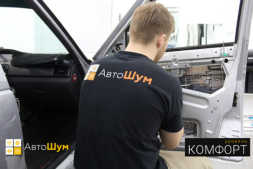 Клеим виброизоляцию внутрь двери Лады Приоры