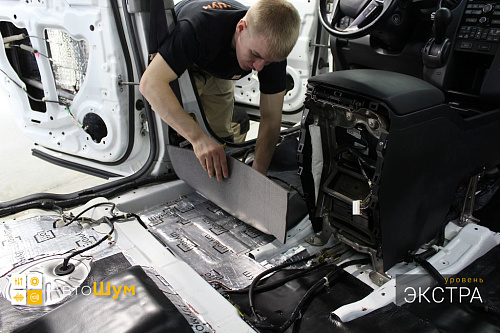 Клеим Шумопоглотитель на пол Хонды Пилот