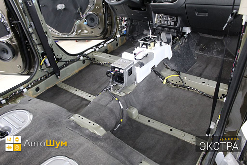 Шумоизоляция пола Митсубиси Аутледер.