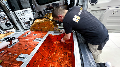 Виброизоляция багажника Митсубиси Паджеро