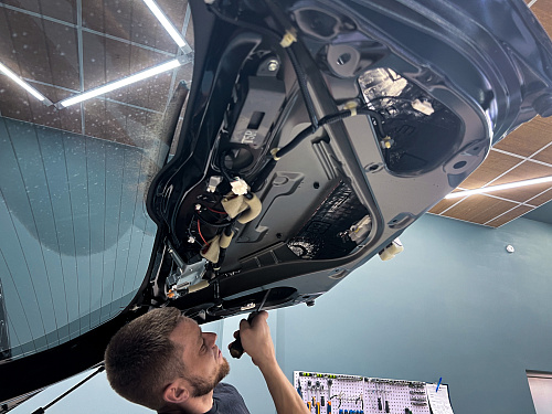 Виброизоляция двери багажника Хонда Фит