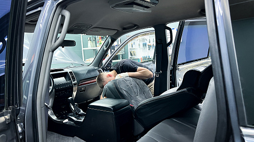 Разбор салона Тойота Ленд Крузер Прадо 120