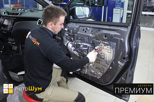 Оклеиваем технические отверстия в двери Ниссан Кашкай