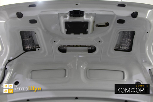 Виброизоляция крыши багажника Рено Логана