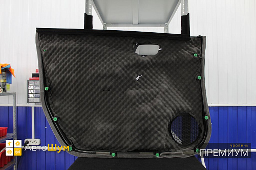 Шумоизоляция дверной обшивки Хонда ЦР-В 4