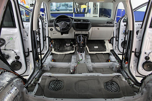 Шумоизоляция днища Фольксваген Тигуан