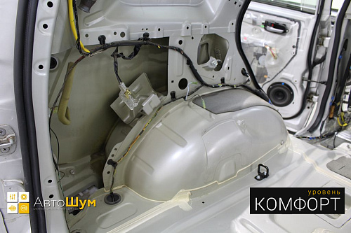 Заводская виброизоляция арок и крыльев Сузуки Гранд Витары.