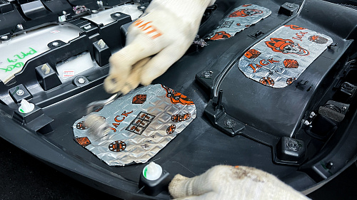 Виброизоляция дверной обшивки Мицубиси Монтеро