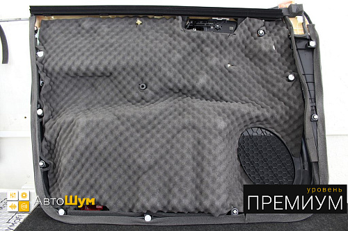 Шумоизоляция дверной обшивки Тойоты Ленд Крузер Прадо 150.