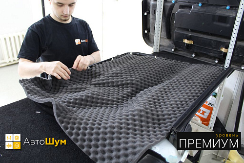 Клеим дверную обшивк Митсубиси Паджеро