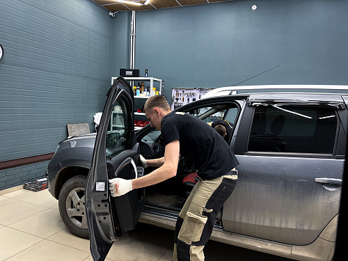 Разбор дверей Ниссан Террано