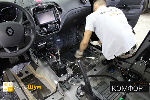 Клеим Шумофф М3 первым слоем на пол Рено Каптюр.