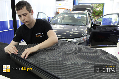 Оклеиваем шумопоглотителем обшивку двери Лексус РХ 350